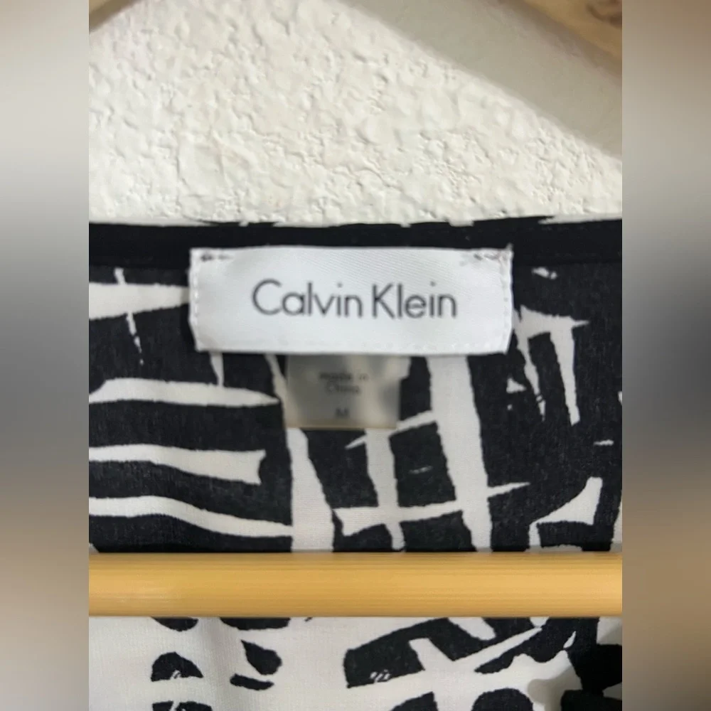 Calvin Klein Abstract Black White Pront Design Blouse Size Medium - Picture 3 of 4